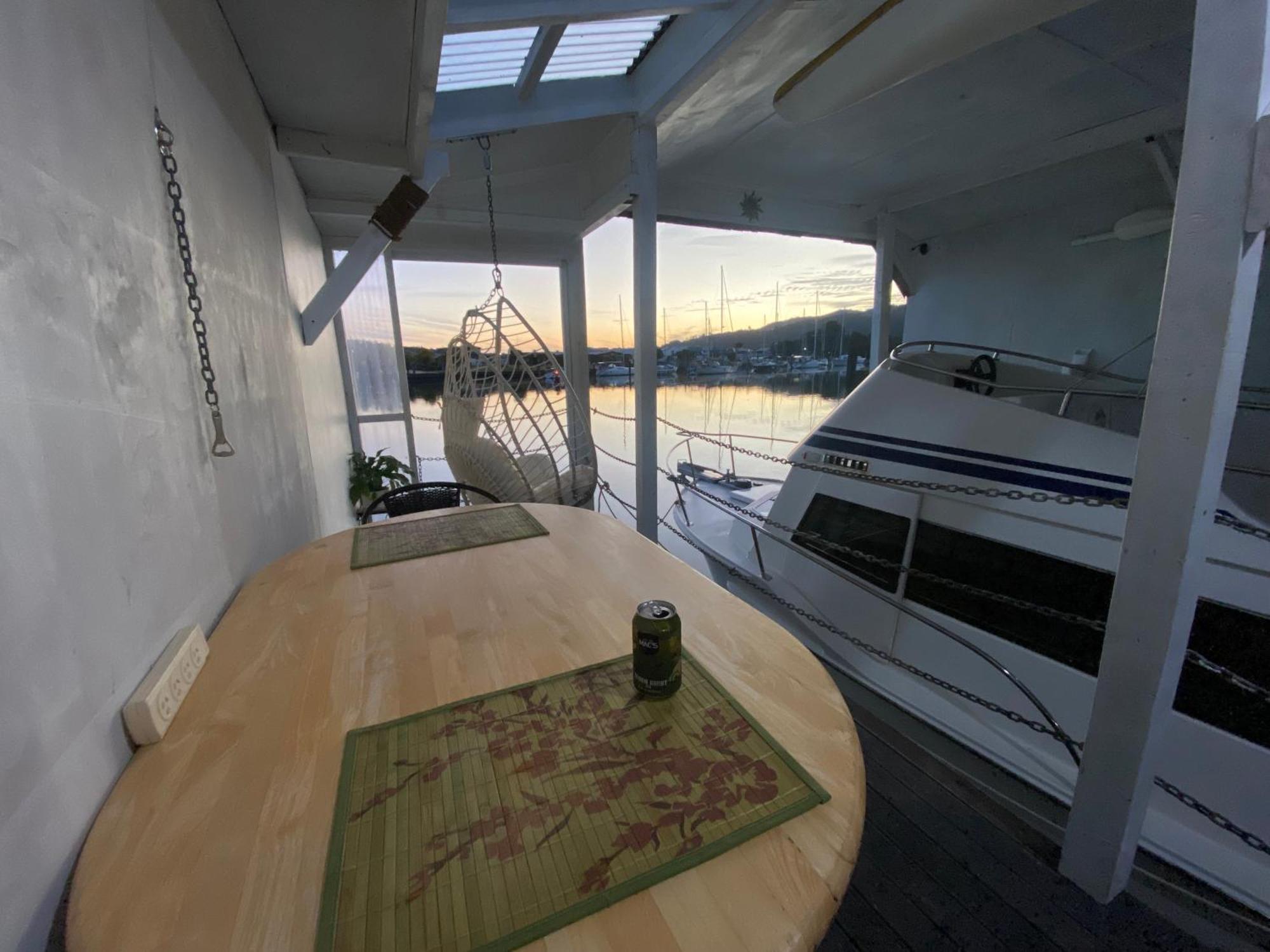 شقة On The Water Boat House وانجاري المظهر الخارجي الصورة